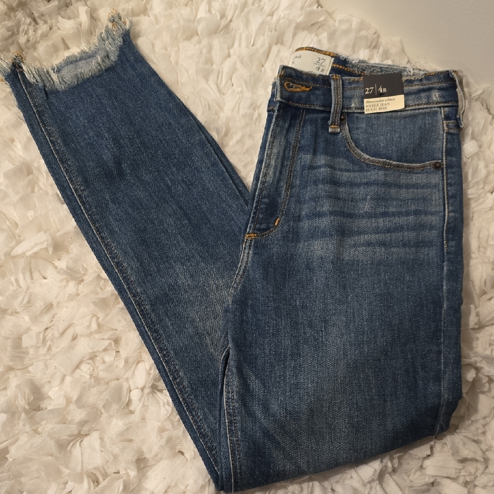 Abercrombie & Fitch Women's Size 27 Ankle-length High-rise Denim Jeans